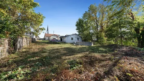 402 South Walnut Avenue Freeport IL 61032