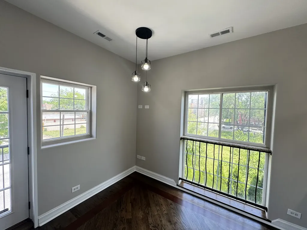 543 East 43rd Street Chicago IL 60653