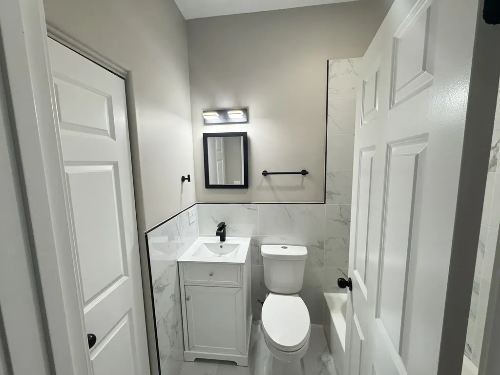 543 East 43rd Street Chicago IL 60653