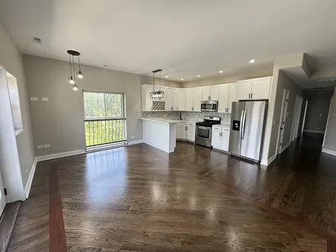 543 East 43rd Street Chicago IL 60653