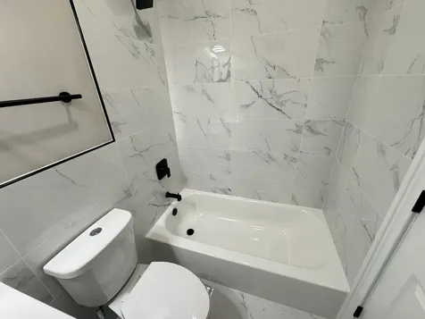 543 East 43rd Street Chicago IL 60653