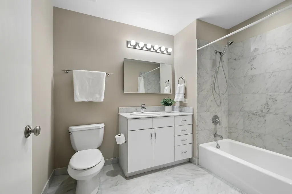860 West Blackhawk Street Chicago IL 60642