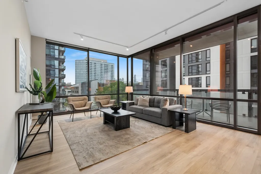 860 West Blackhawk Street Chicago IL 60642