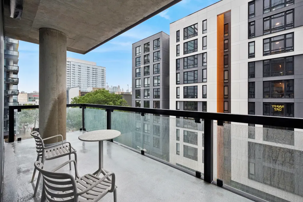 860 West Blackhawk Street Chicago IL 60642