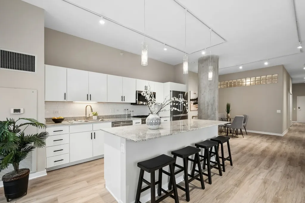 860 West Blackhawk Street Chicago IL 60642