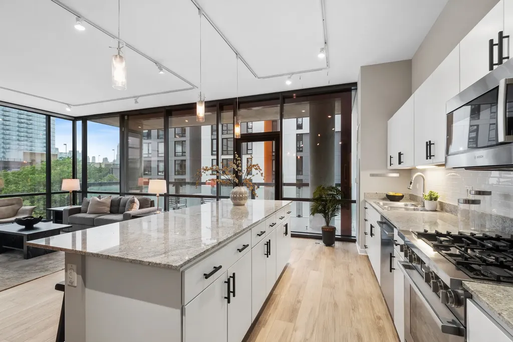 860 West Blackhawk Street Chicago IL 60642