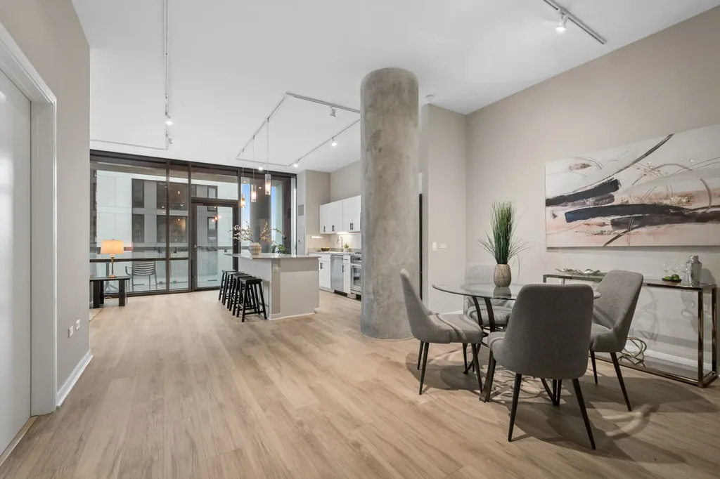 860 West Blackhawk Street Chicago IL 60642
