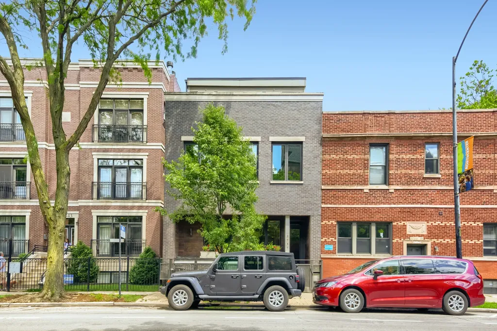 3737 North Damen Avenue Chicago IL 60618
