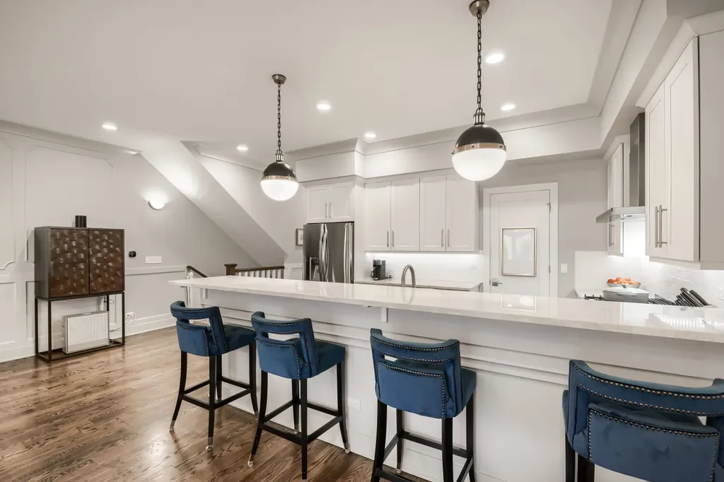 3737 North Damen Avenue Chicago IL 60618
