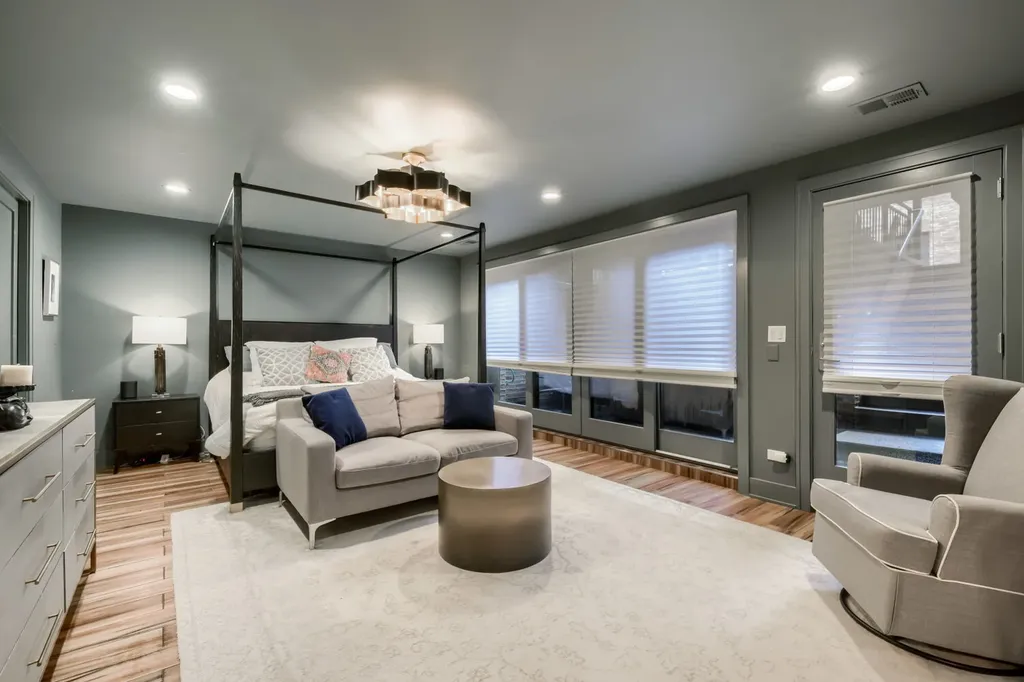 3737 North Damen Avenue Chicago IL 60618