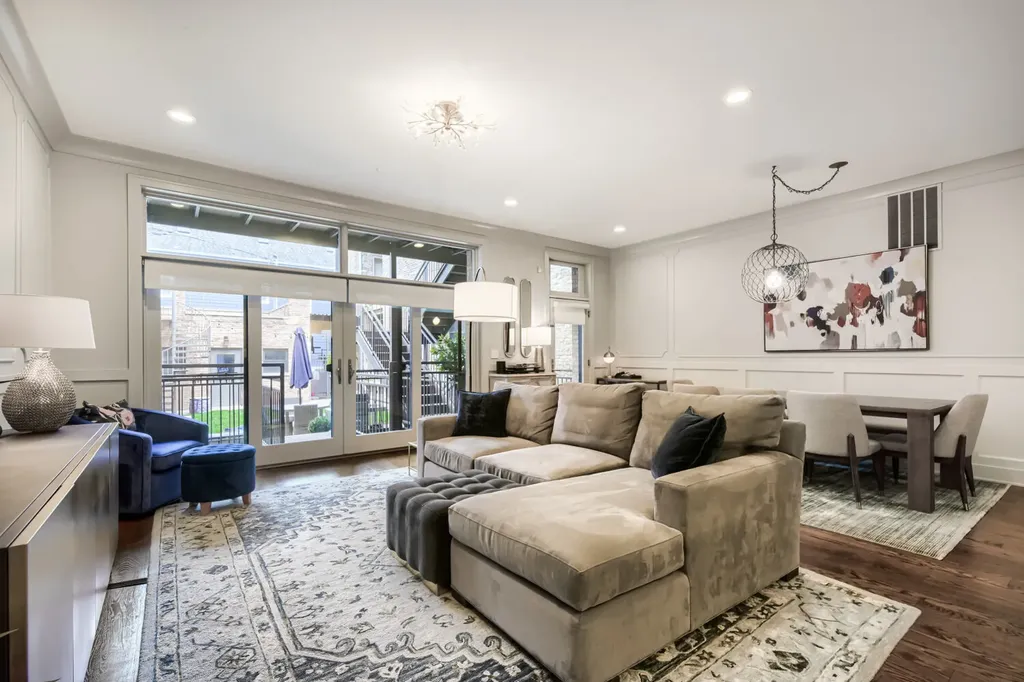 3737 North Damen Avenue Chicago IL 60618