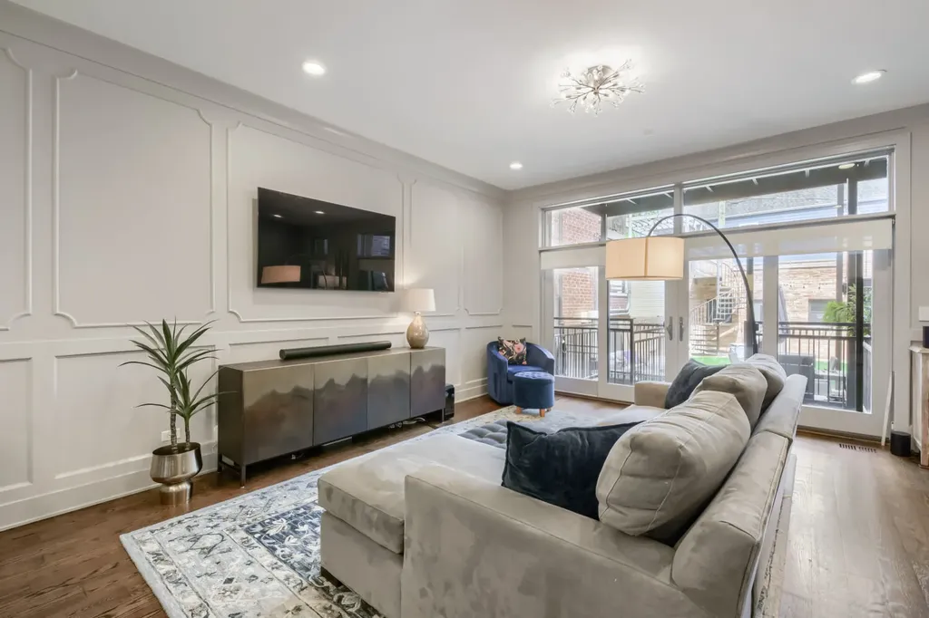 3737 North Damen Avenue Chicago IL 60618