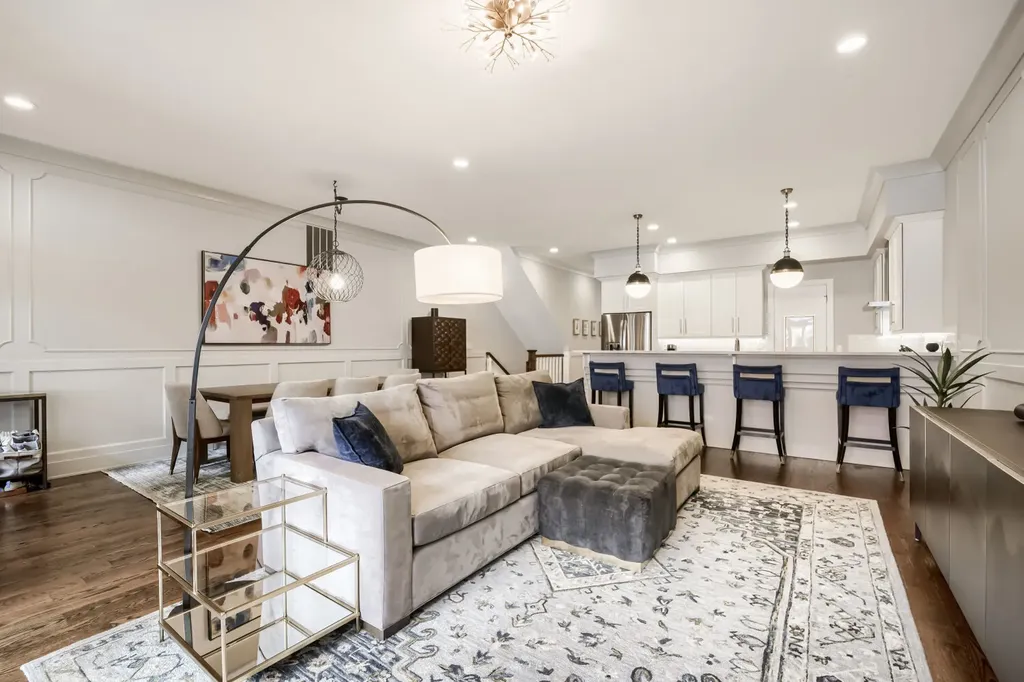 3737 North Damen Avenue Chicago IL 60618