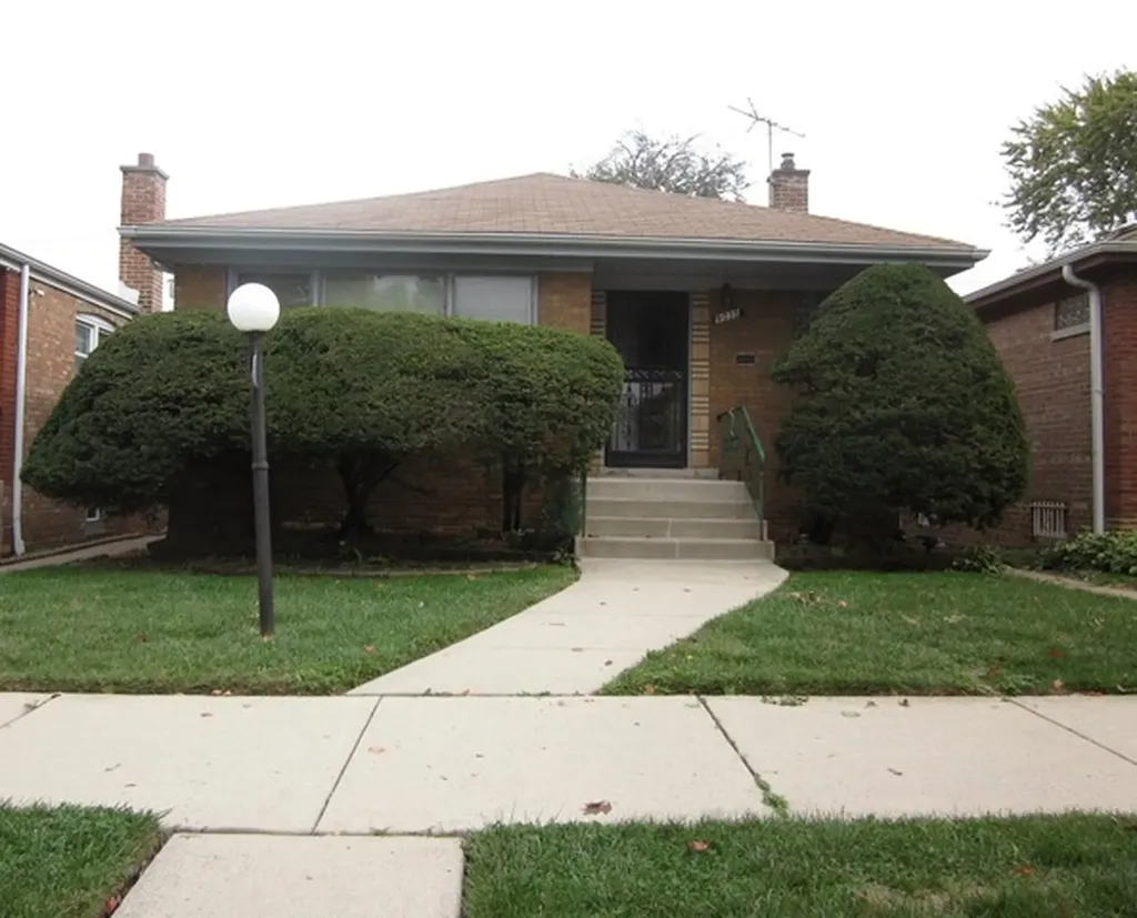 9035 South Euclid Avenue Chicago IL 60617