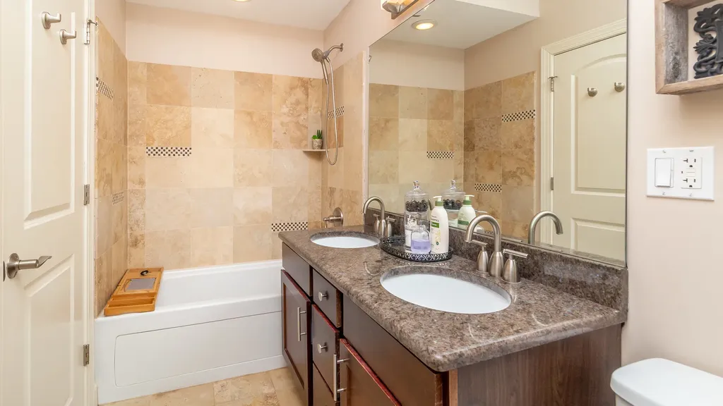 1639 West Granville Avenue Chicago IL 60660