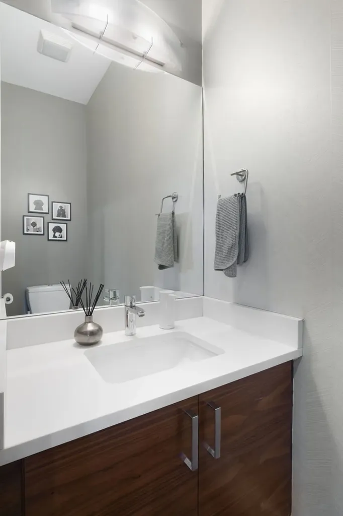 2534 North Linden Place Chicago IL 60647