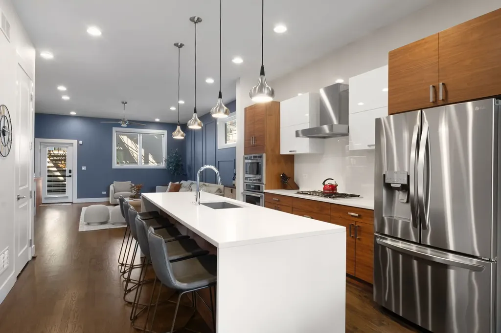 2534 North Linden Place Chicago IL 60647