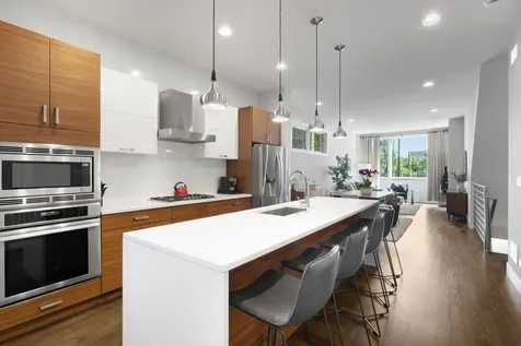 2534 North Linden Place Chicago IL 60647