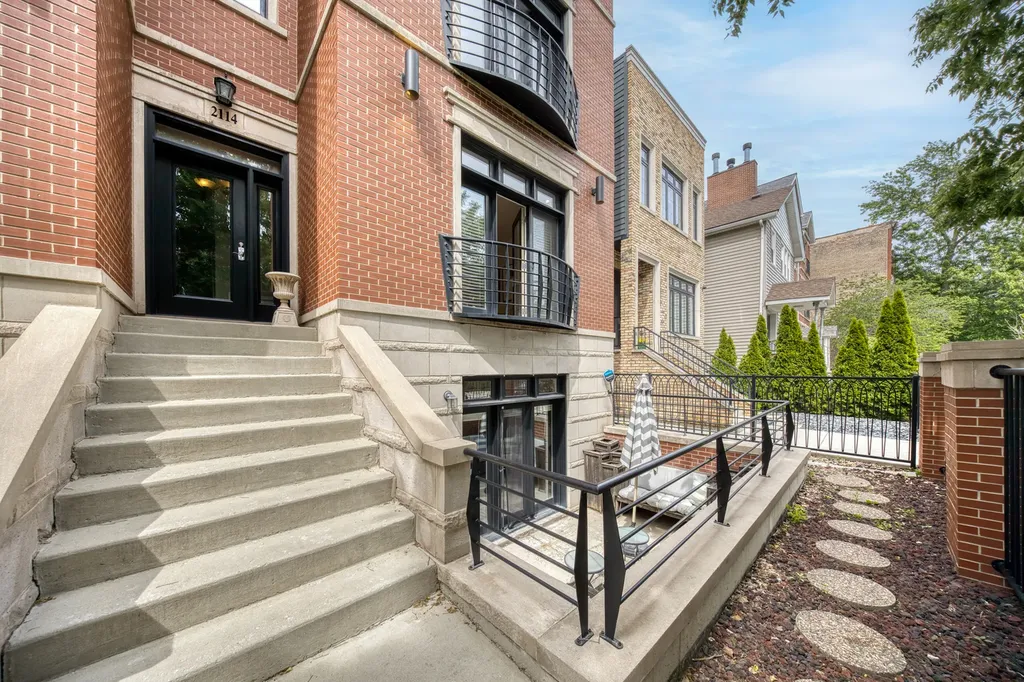 2114 West Erie Street Chicago IL 60612