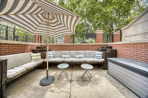 2114 West Erie Street Chicago IL 60612