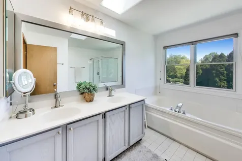 438 West Trail Court Grayslake IL 60030