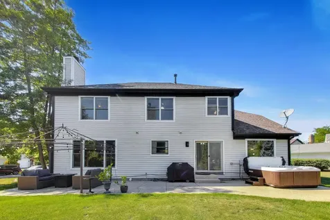 438 West Trail Court Grayslake IL 60030