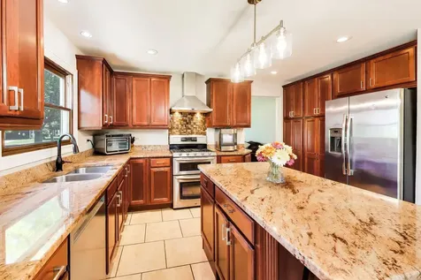 438 West Trail Court Grayslake IL 60030