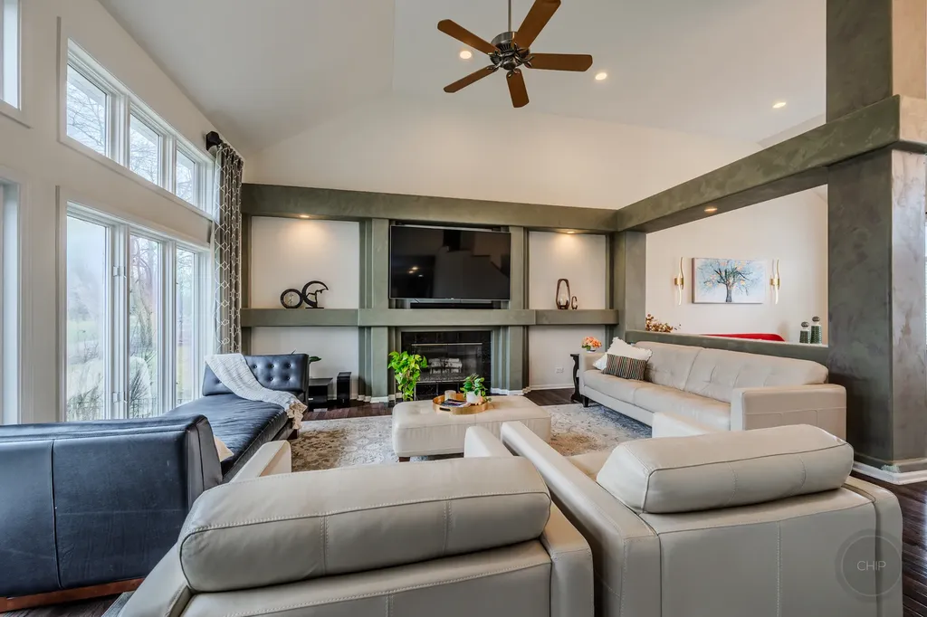 2805 Clara Avenue Aurora IL 60502