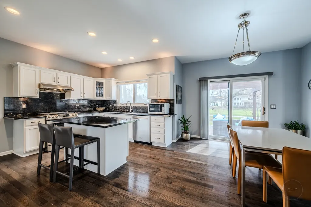 2805 Clara Avenue Aurora IL 60502