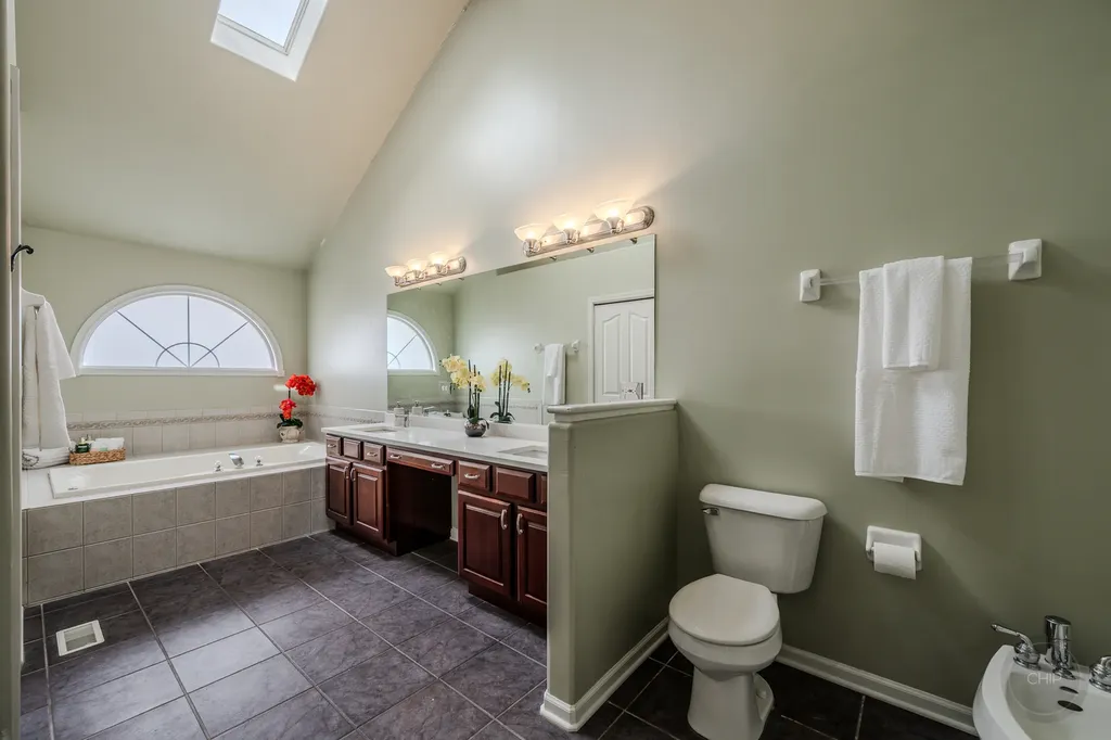 2805 Clara Avenue Aurora IL 60502