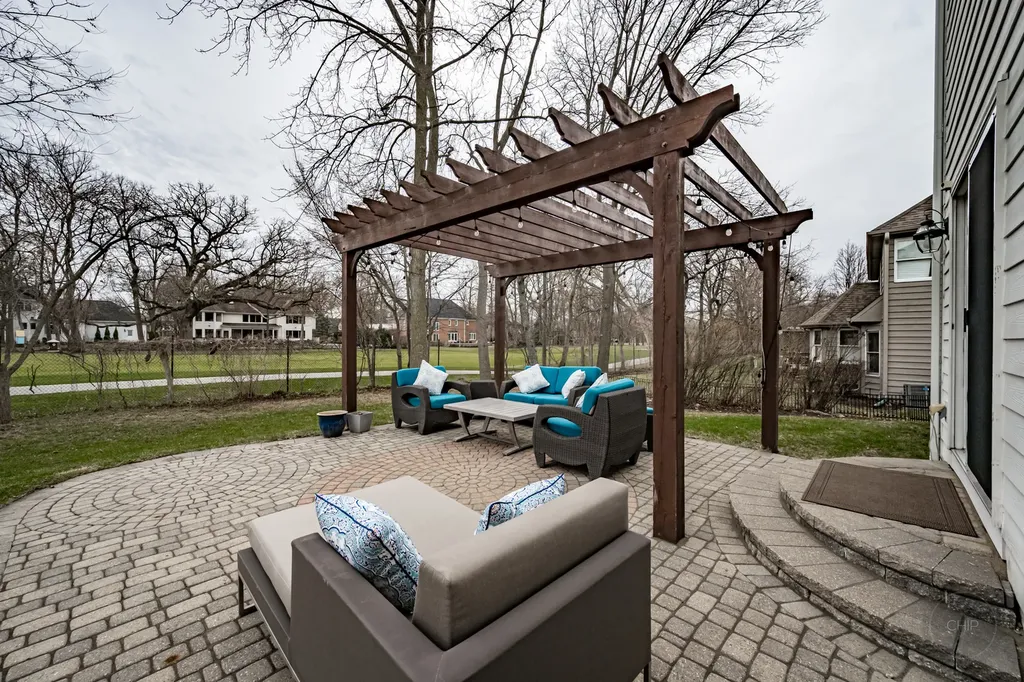 2805 Clara Avenue Aurora IL 60502