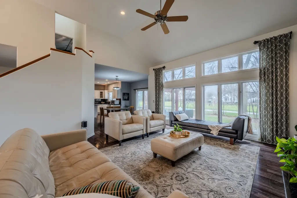 2805 Clara Avenue Aurora IL 60502