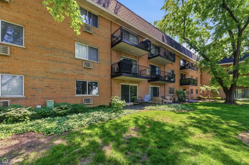 1198 Royal Glen Drive Glen Ellyn IL 60137