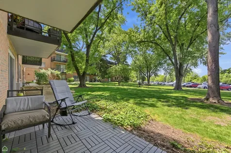 1198 Royal Glen Drive Glen Ellyn IL 60137