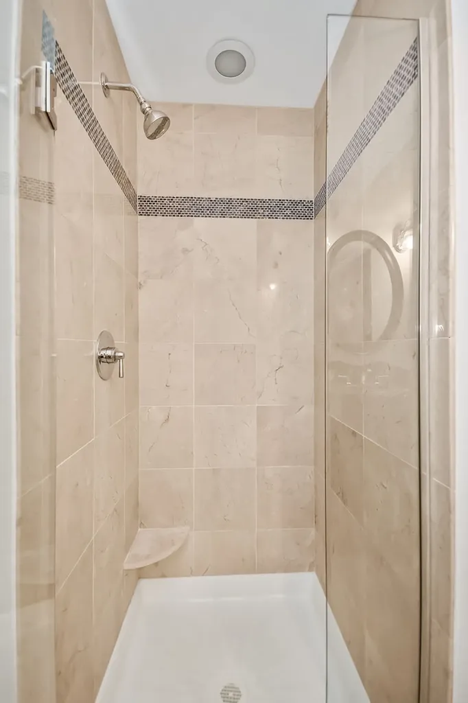 1803 West Thomas Street Chicago IL 60622