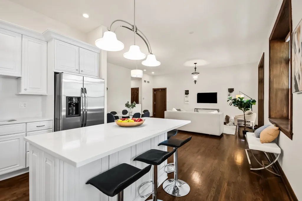 1803 West Thomas Street Chicago IL 60622