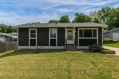 8217 8TH Street W Rock Island IL 61201