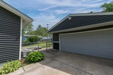 8217 8TH Street W Rock Island IL 61201