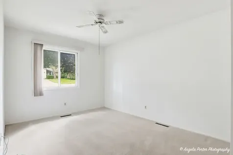 915 Royal Drive Mchenry IL 60050