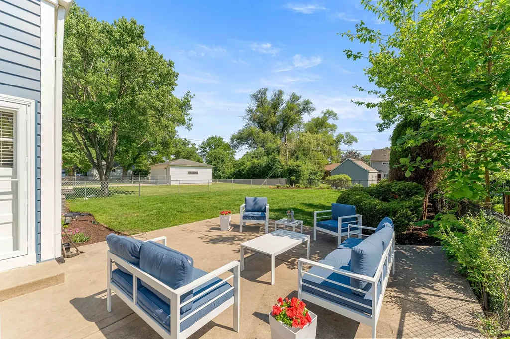 492 West Avery Street Elmhurst IL 60126