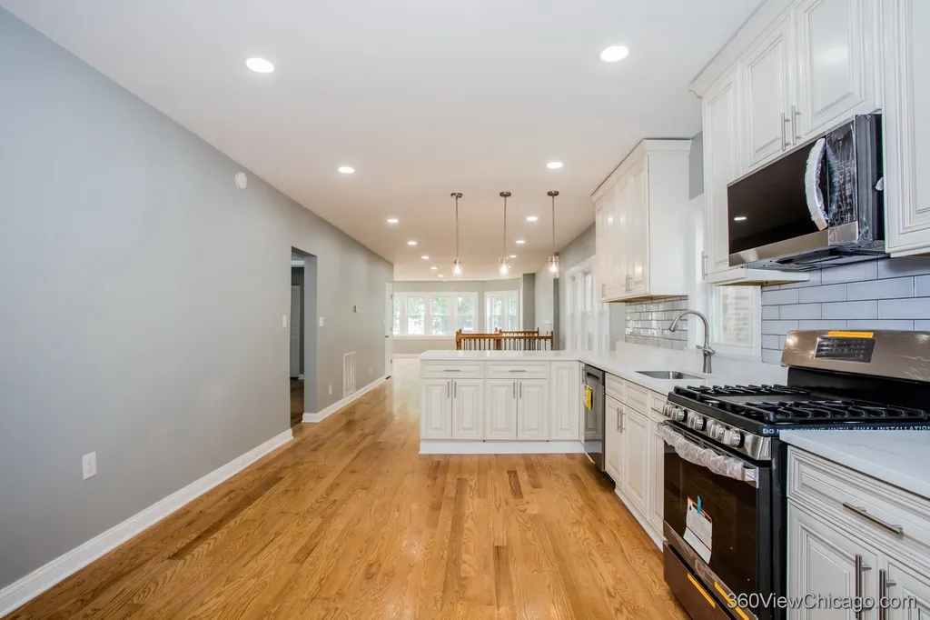 4540 North Menard Avenue Chicago IL 60630