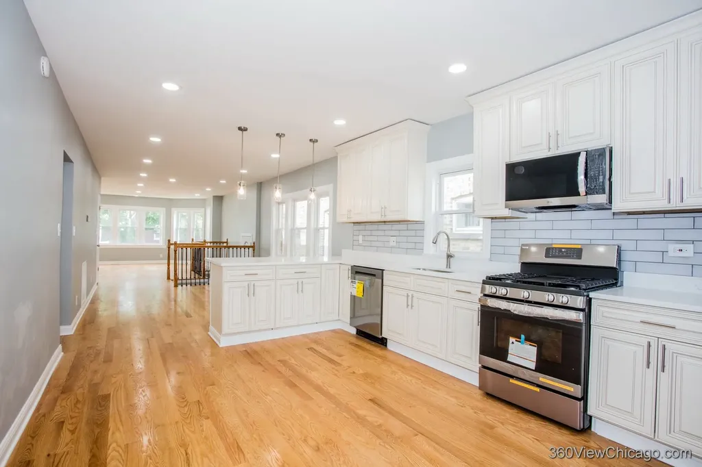 4540 North Menard Avenue Chicago IL 60630