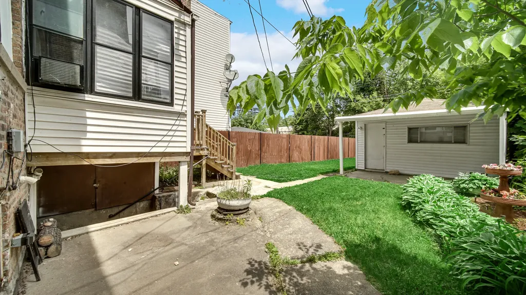 11243 South Vernon Avenue Chicago IL 60628