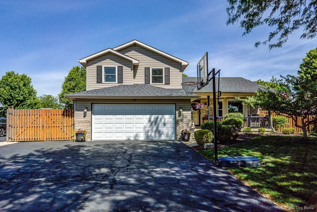 1915 Winger Drive Plainfield IL 60586