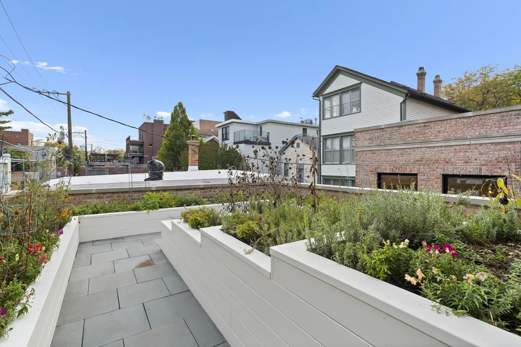 1755 North Mohawk Street Chicago IL 60614