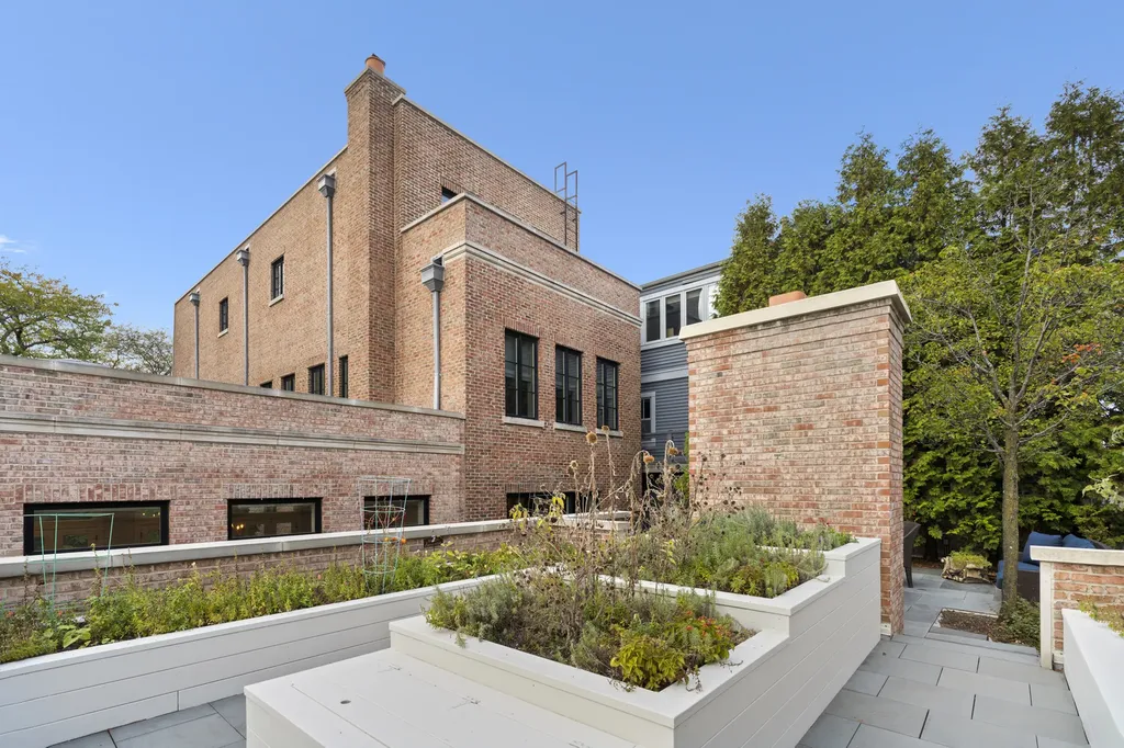 1755 North Mohawk Street Chicago IL 60614