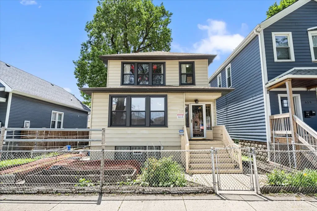 655 West 43rd Place Chicago IL 60609
