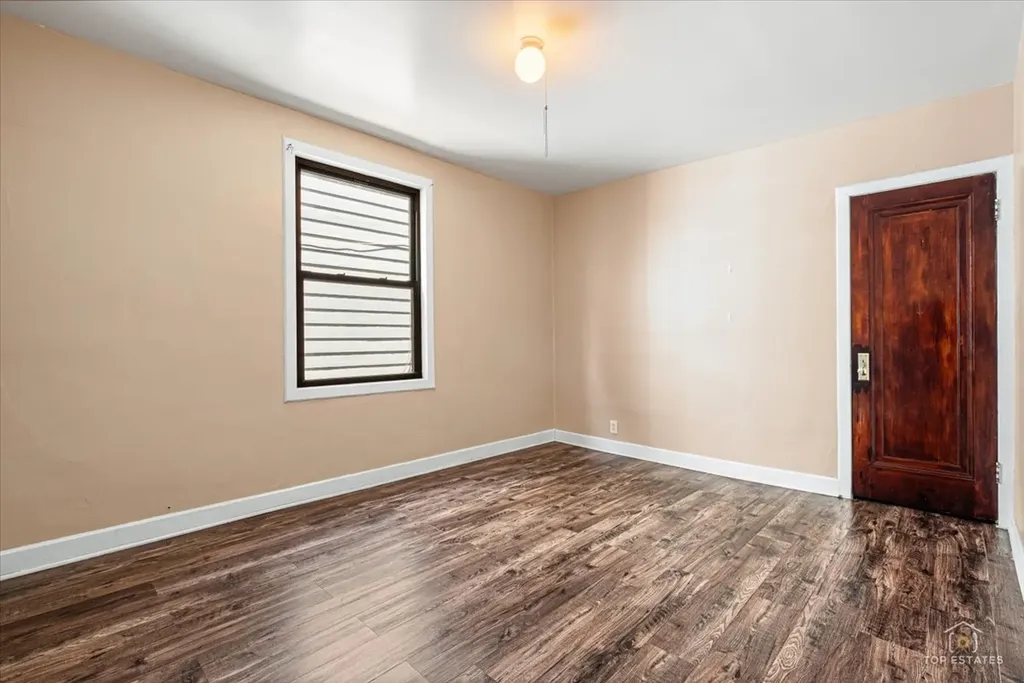 655 West 43rd Place Chicago IL 60609