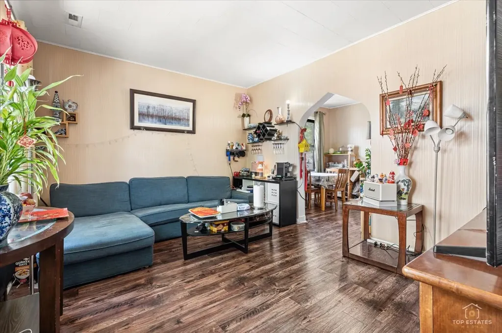 655 West 43rd Place Chicago IL 60609