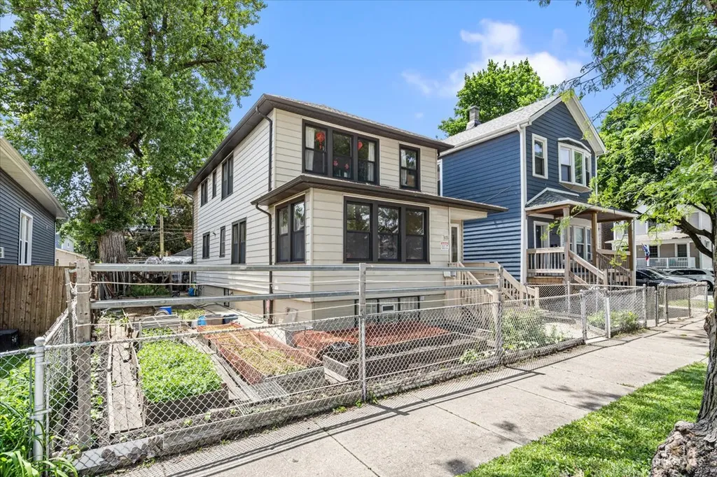655 West 43rd Place Chicago IL 60609